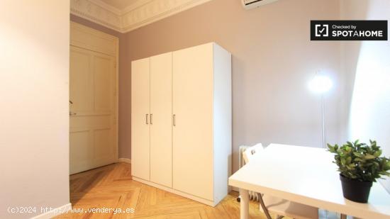 Habitación amueblada con armario independiente en piso compartido, Salamanca - MADRID