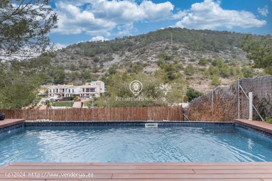 Casa con jardín y piscina a la venta en Montgavina - BARCELONA