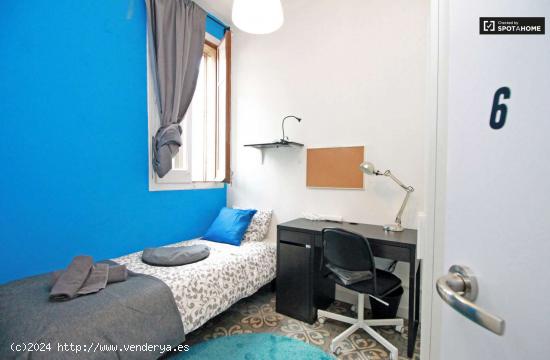  Habitación interior con armario independiente en un apartamento de 6 dormitorios, El Born - BARCELO 
