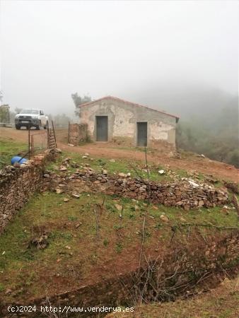 Finca a la venta de 8 hectáreas con 3 construcciones en Almadén de la Plata - SEVILLA