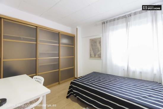  Habitación compacta en un apartamento de 8 habitaciones en Prosperidad - MADRID 