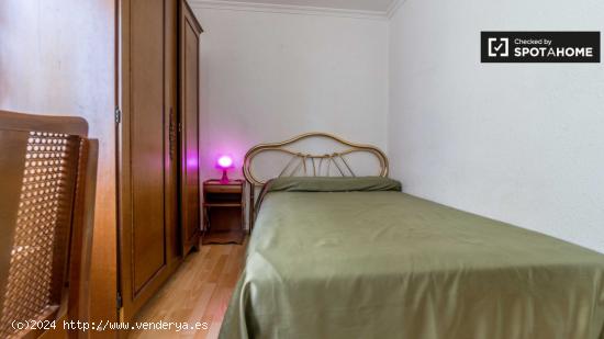 Habitación exterior con parejas permitidas en un apartamento de 3 dormitorios, Campanar - VALENCIA