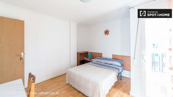 Habitación luminosa en apartamento de 3 dormitorios con A / C, Campanar - VALENCIA