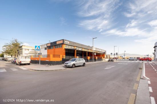  Gran local comercial con parcela libre en esquina, frente Basea aerea. Ctra. Armilla-Churriana - GRA 