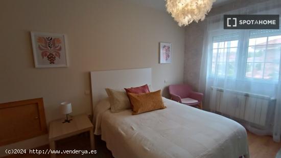 Se alquilan habitaciones en casa de 5 dormitorios en Sevilla La Nueva - MADRID