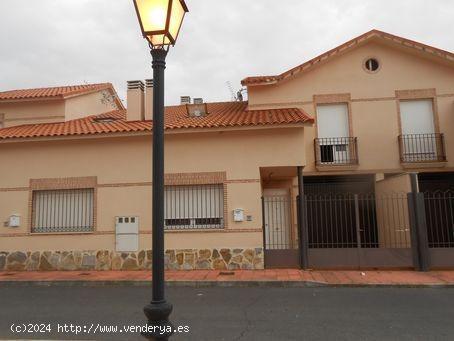  ADOSADO CON 4 DORMITORIOS EN CALLE SAN ANTONIO DE ALCABÓN - TOLEDO 