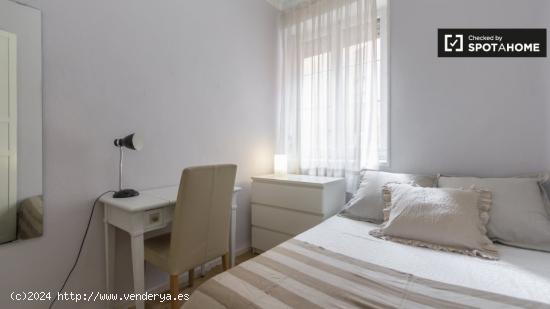 Habitación maravillosa con calefacción en piso compartido de 4 habitaciones, barrio de Salamanca -
