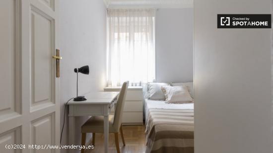 Habitación maravillosa con calefacción en piso compartido de 4 habitaciones, barrio de Salamanca -