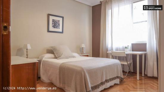  Alquiler de habitaciones en piso de 5 habitaciones en Castellana - MADRID 