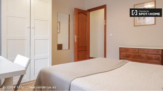 Alquiler de habitaciones en piso de 5 habitaciones en Castellana - MADRID