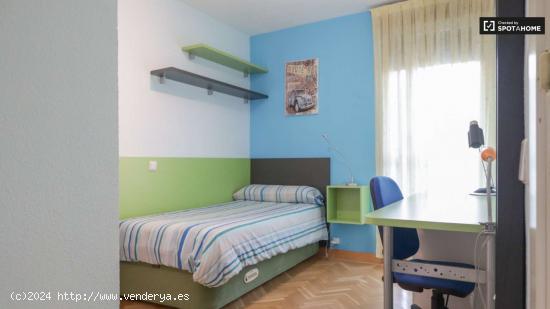  Se alquila habitación en piso de 4 habitaciones en Leganés, Madrid - MADRID 