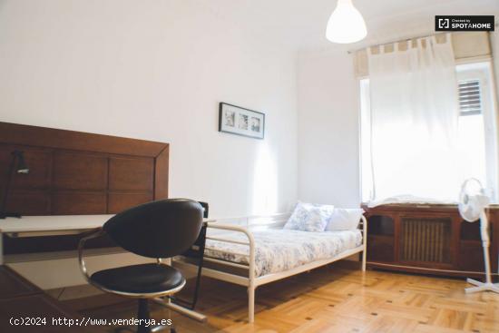  Habitación ideal con armario independiente en piso compartido, Argüelles - MADRID 