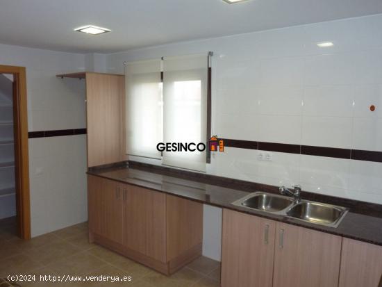 ADOSADO SEMI NUEVO EN VENTA EN AGULLENT - VALENCIA