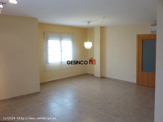 ADOSADO SEMI NUEVO EN VENTA EN AGULLENT - VALENCIA