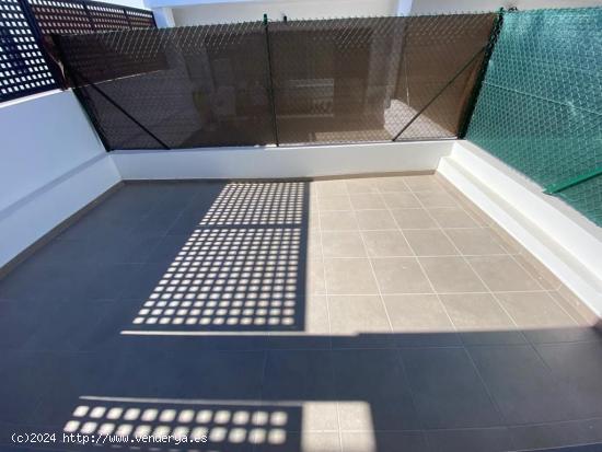 Adosado con solárium 50m2, patio 22.5 m2, semisótano 25.95 m2 - MALAGA