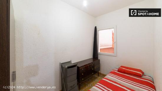 Habitación asequible en alquiler en el apartamento de 3 habitaciones, L'Hospitalet de Llobregat - B