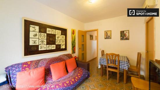 Habitación asequible en alquiler en el apartamento de 3 habitaciones, L'Hospitalet de Llobregat - B