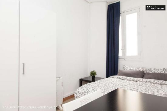  Habitación acogedora con escritorio en un departamento compartido, Chamberí - MADRID 