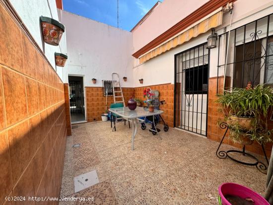  Casa con patio y garaje en Puerto Real, zona Gallinero - CADIZ 