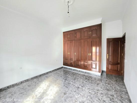 GRAN CASA EN ZONA MONTECARMELO - SEVILLA