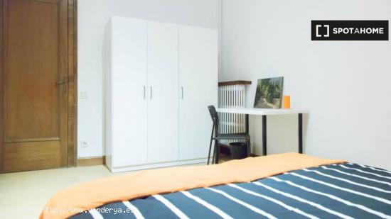 Encantadora habitación con cama doble en alquiler en el Eixample - BARCELONA