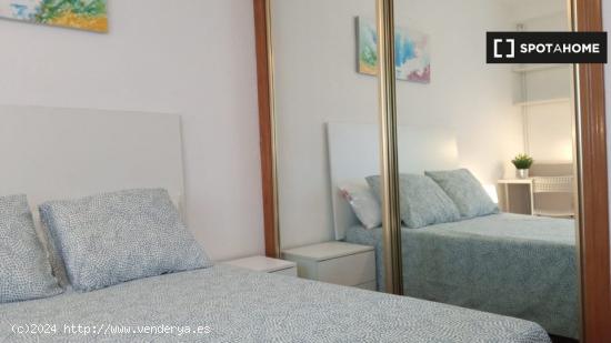 Amplia Habitación Doble en piso compartido Valencia - Admite parejas - VALENCIA