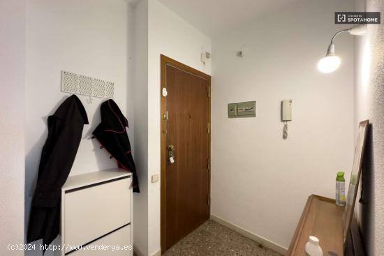  Alquiler de habitaciones en piso de 3 habitaciones en Sant Antoni - BARCELONA 