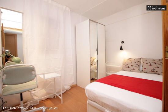  Acogedora habitación con cama individual en alquiler en Zona Universitaria. - BARCELONA 