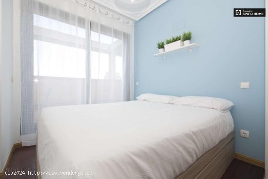  Habitación equipada con escritorio en un apartamento de 5 dormitorios, Delicias - MADRID 