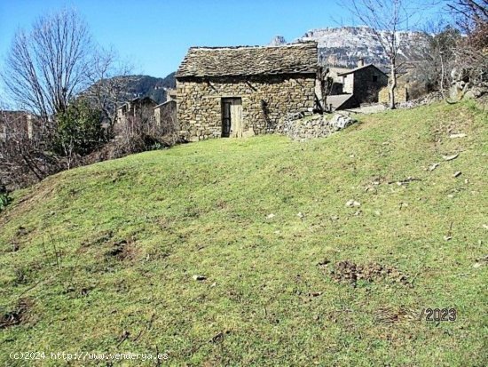Villa en venta en Puértolas (Huesca)