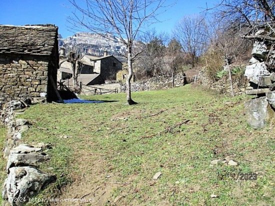 Villa en venta en Puértolas (Huesca)