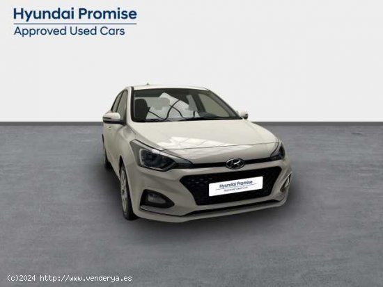 Hyundai i20 ( 1.2 MPI Essence )  - Sant Boi de Llobregat