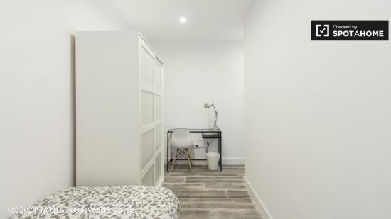 Acogedora habitación en un apartamento de 5 habitaciones, Retiro - MADRID