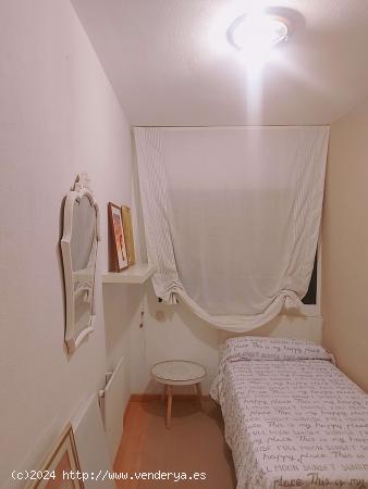  Se alquila habitación en piso de 3 habitaciones en Entrevías - MADRID 