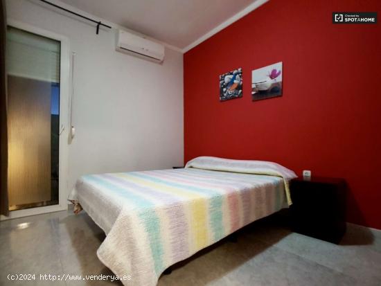  Habitación amueblada en un apartamento de 3 dormitorios, Sants - BARCELONA 