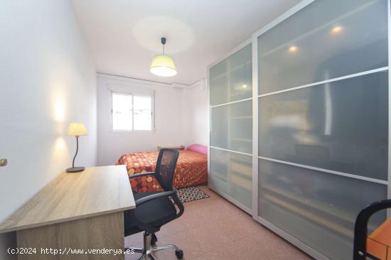  Alquiler de habitaciones en piso de 3 dormitorios para estudiantes en Granada - GRANADA 
