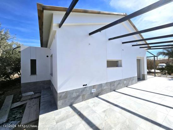Chalet con tres dormitorios en Carretera de Águilas de reciente construcción - MURCIA
