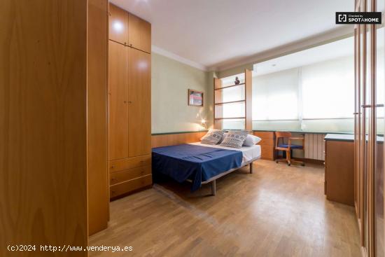  Amplia habitación en un apartamento de 8 dormitorios en El Pla del Real - VALENCIA 