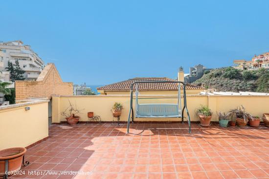 Precioso ático con solárium privado. Zona residencial, junto a la playa Benalmadena - MALAGA