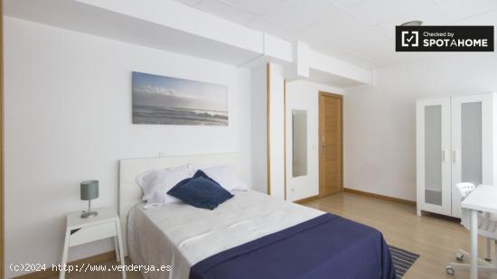 Cómoda habitación en un apartamento de 8 habitaciones en Prosperidad - MADRID