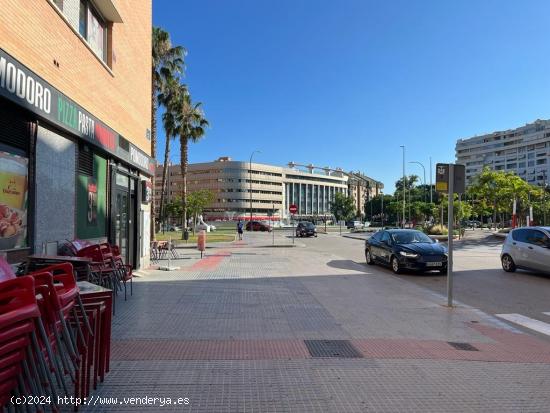  Se alquila local comercial de centro comercial en Plaza de la Solidaridad - MALAGA 