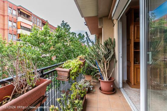  PISO DE 5 HABITACIONES A 5 MINUTOS DE LA RAMBLA - BARCELONA 