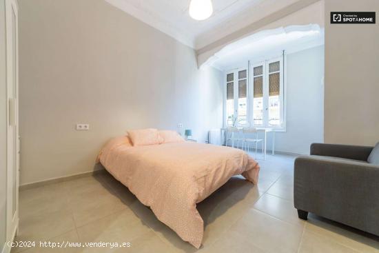  Habitación luminosa en un apartamento de 5 dormitorios en L'Eixample - VALENCIA 
