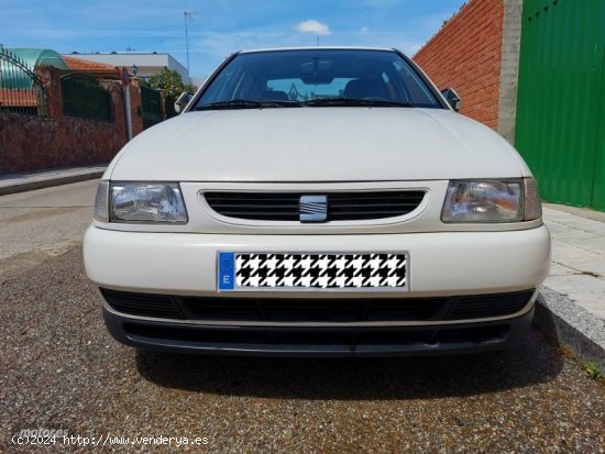 Seat Cordoba 1.6 i Dreams 75 CV de 1999 con 153.000 Km por 1.452 EUR. en Madrid