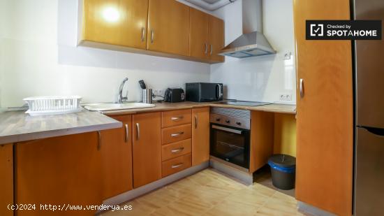 Habitación amueblada en un apartamento de 6 dormitorios, Quatre Carreres - VALENCIA