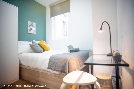  Se alquilan habitaciones en un apartamento de 8 dormitorios en La Latina, Madrid - MADRID 