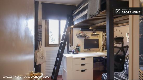 Se alquila habitación en piso de 3 habitaciones en Las Rozas de Madrid - MADRID