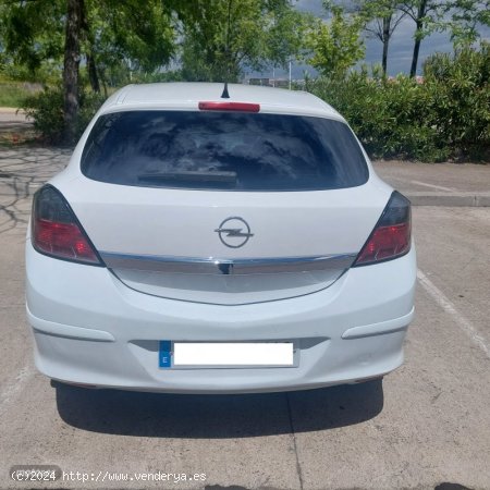 Opel Astra GTC 1.7 CDTI ECO 111 YARS de 2010 con 196.000 Km por 4.200 EUR. en Madrid