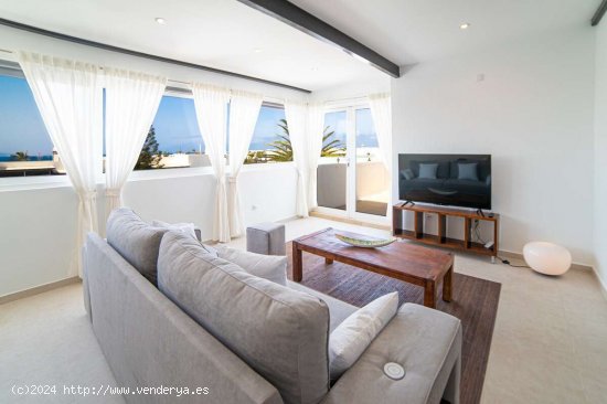 Espectacular Villa en Playa Blanca con Vistas Inigualables y acabado de alto nivel. - Yaiza
