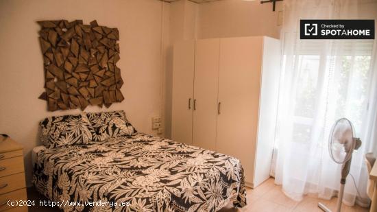 Acogedora habitación en un apartamento de 7 habitaciones en Extramurs - VALENCIA